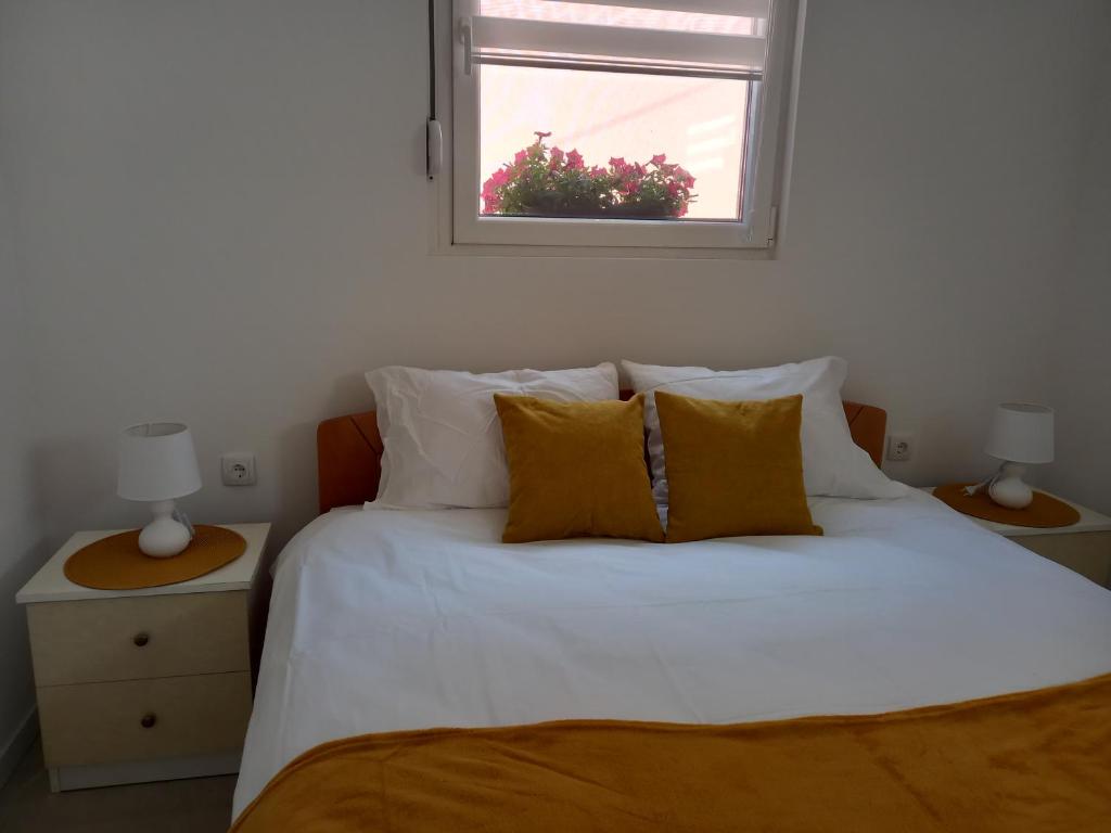 Letto o letti in una camera di LEDA Apartmani