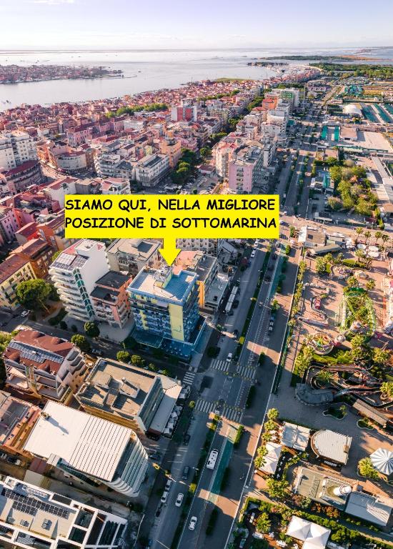 Nespecifikovaný výhled na destinaci Sottomarina nebo výhled na město při pohledu z hotelu