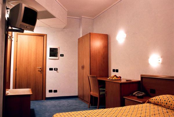 Hotel Italia - Chambre Double Avec Salle De Bain Privée