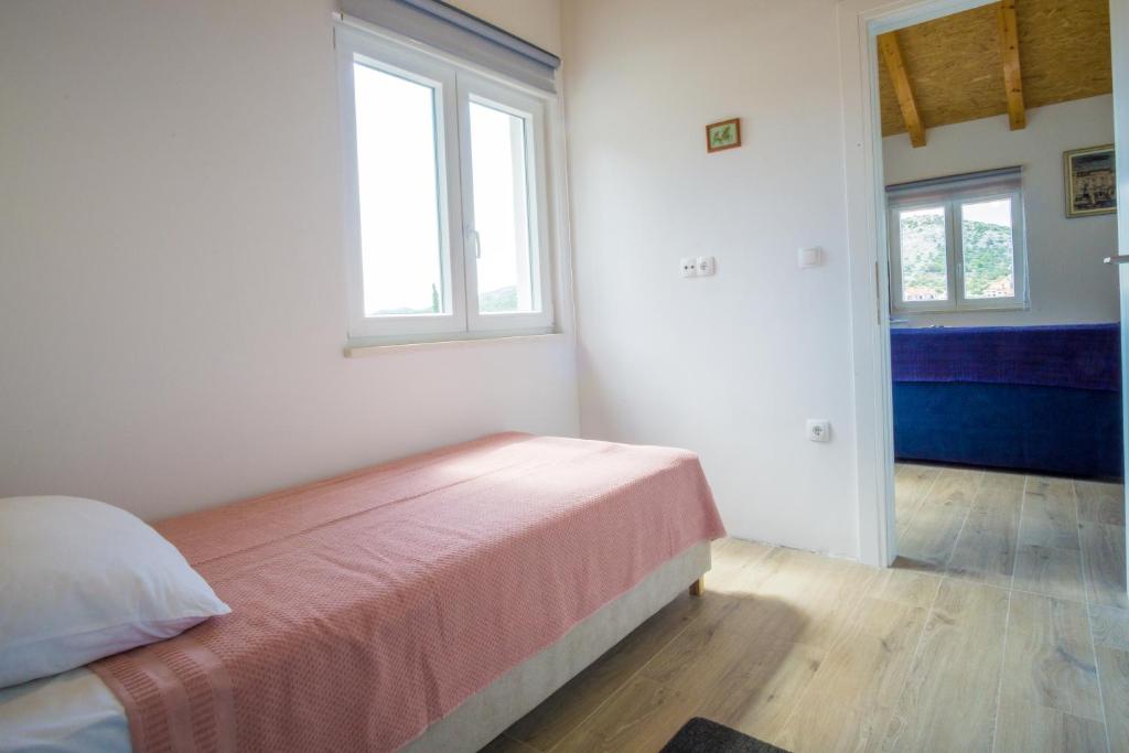 Posteľ alebo postele v izbe v ubytovaní Two room apartment on the beach-Zoranka