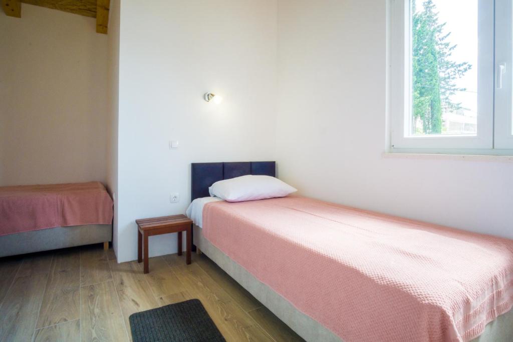 Posteľ alebo postele v izbe v ubytovaní Two room apartment on the beach-Zoranka