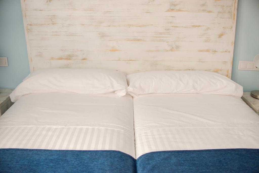 Ad Hoc Carmen - Resim 18