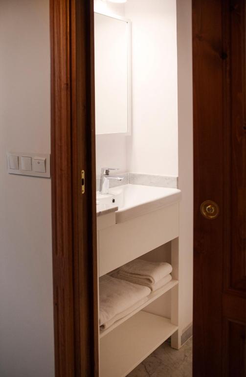 Ad Hoc Carmen - Resim 14