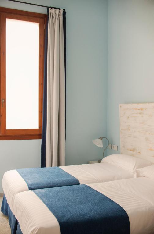 Ad Hoc Carmen - Resim 21