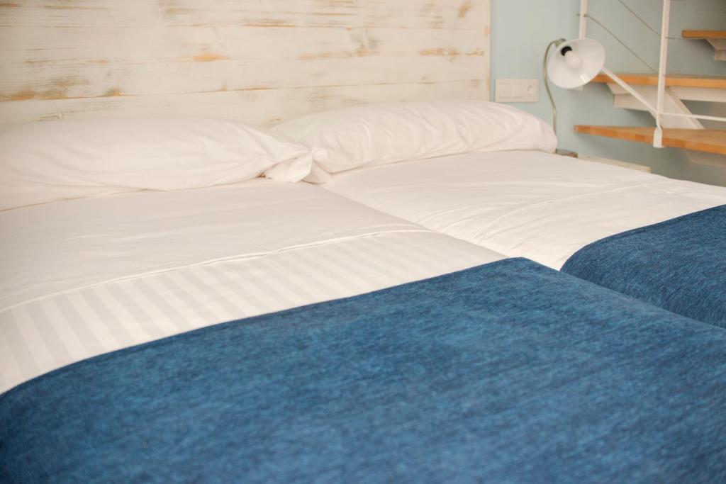 Ad Hoc Carmen - Resim 26