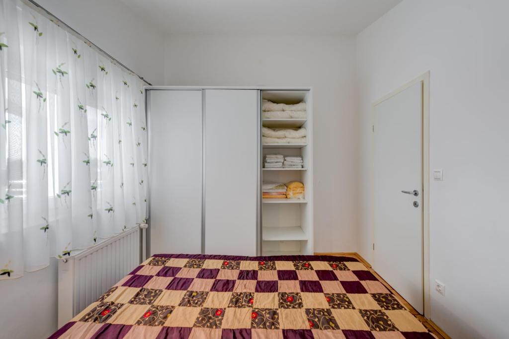 Postel nebo postele na pokoji v ubytování Pikolo Apartments Omiš