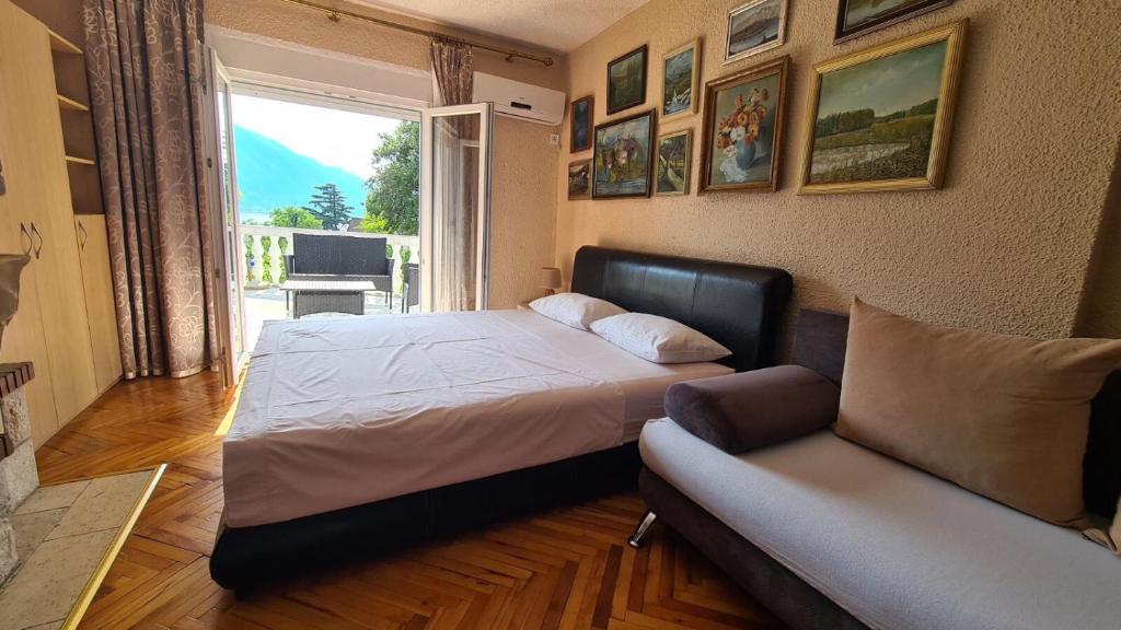 Gallery image of Apartments Lara in Kotor