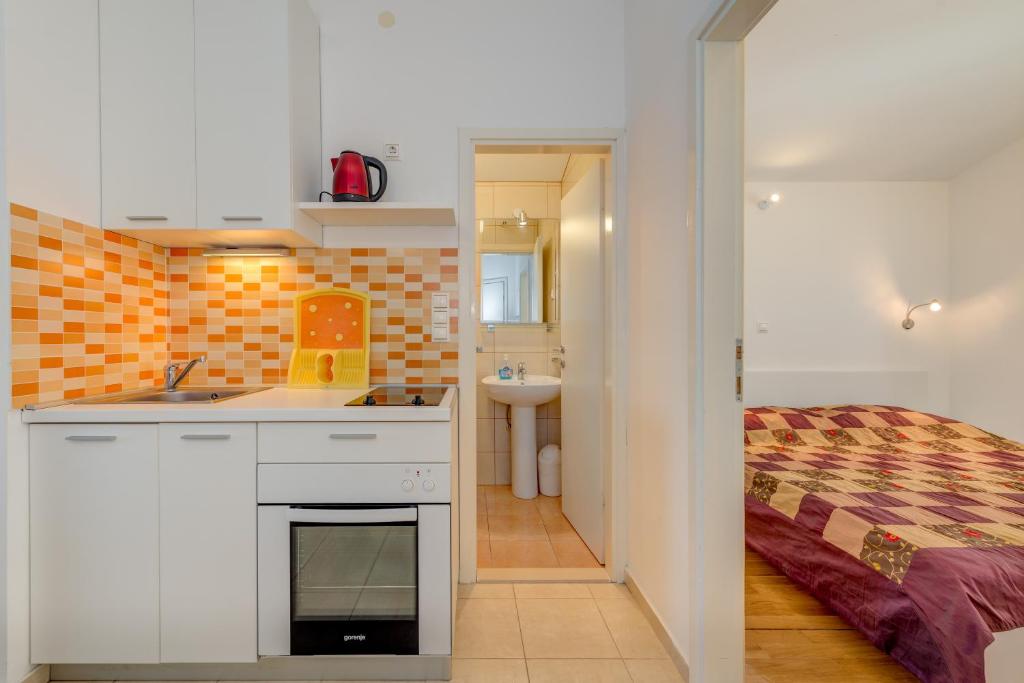 Kuchyň nebo kuchyňský kout v ubytování Pikolo Apartments Omiš