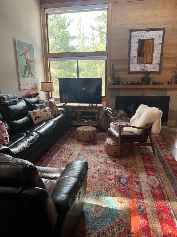 a living room with leather couches and a flat screen tv at Indian Hills Gem Awaits in Truckee