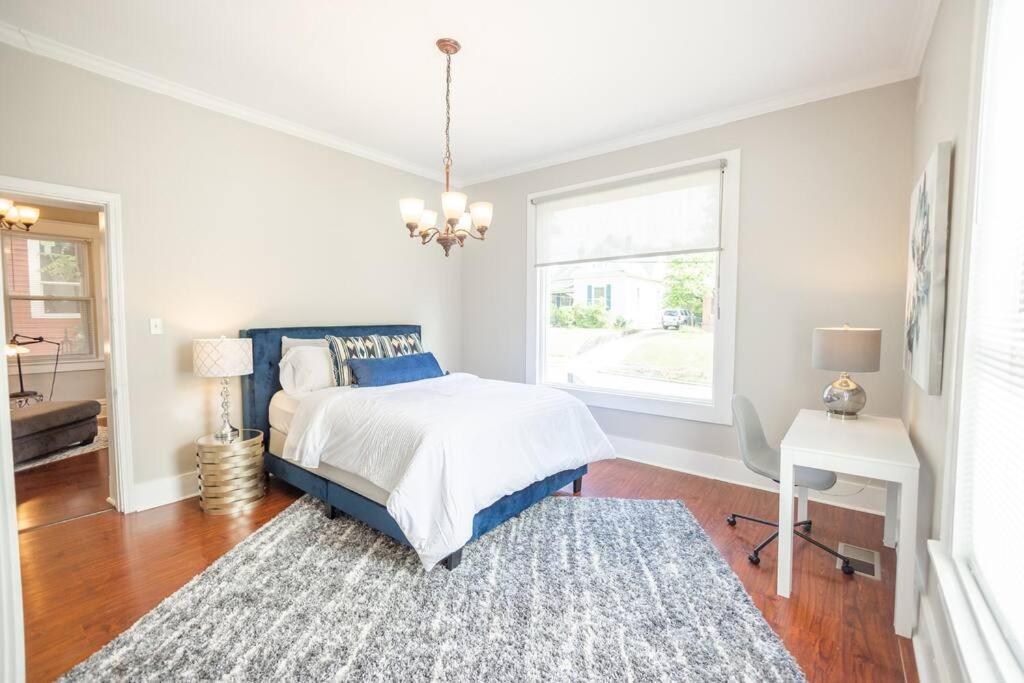 The Linden House Contemporary & Spacious Home in Heart of Midtown