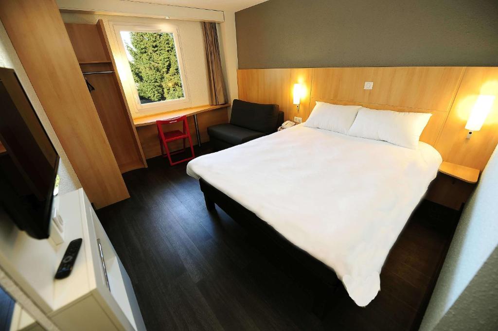 Postel nebo postele na pokoji v ubytování ibis Lyon Est Beynost