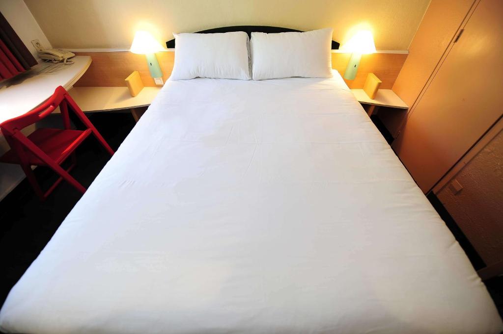 Postel nebo postele na pokoji v ubytování ibis Lyon Est Beynost