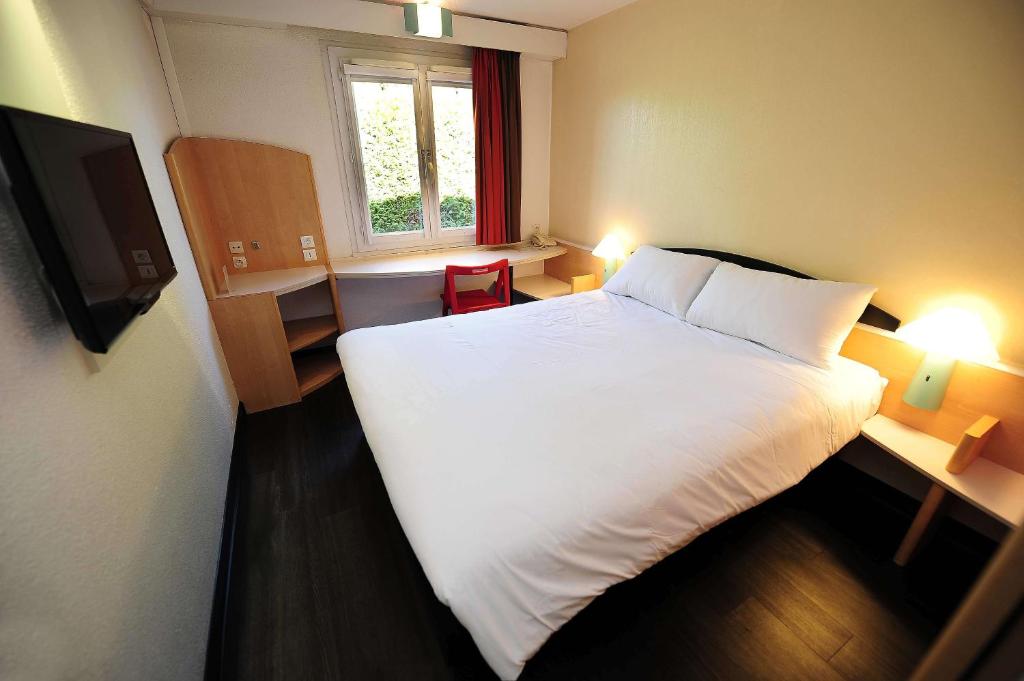 Postel nebo postele na pokoji v ubytování ibis Lyon Est Beynost