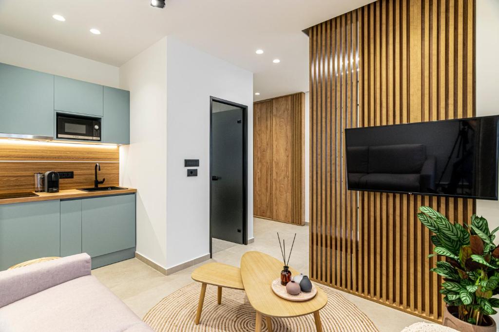 Televízia a/alebo spoločenská miestnosť v ubytovaní CLIC - Comfort Luxury in City of Ioannina