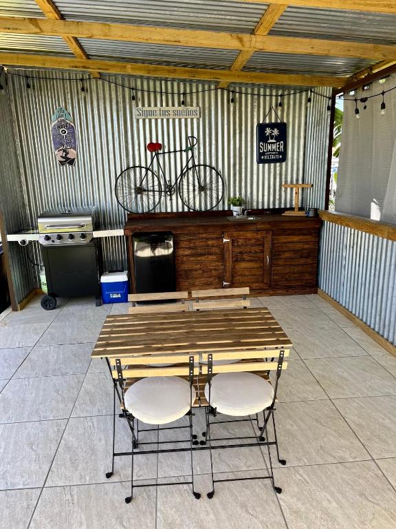 Kuchyň nebo kuchyňský kout v ubytování El Camper RV with pool.