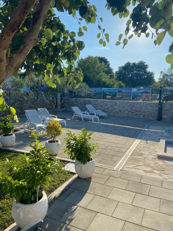 Vonkajšia záhrada v ubytovaní Vacation house Radosic