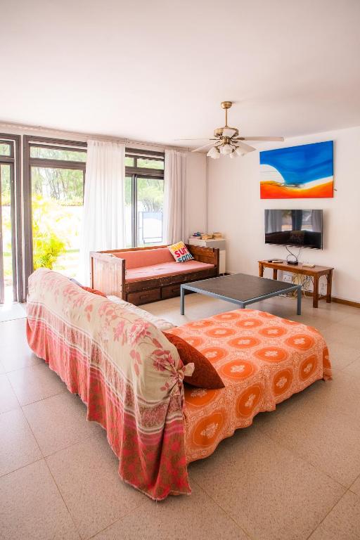 Postel nebo postele na pokoji v ubytování Villa Simone: Sunlit Beach Getaway w/ Pool + WIFI