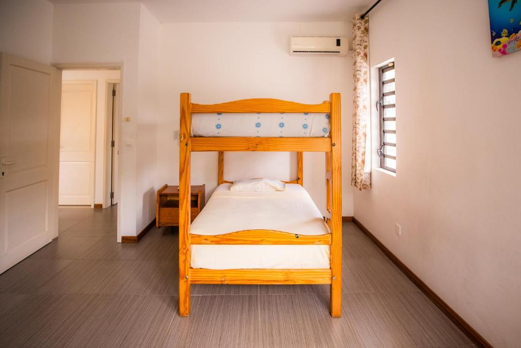 Postel nebo postele na pokoji v ubytování Villa Simone: Sunlit Beach Getaway w/ Pool + WIFI