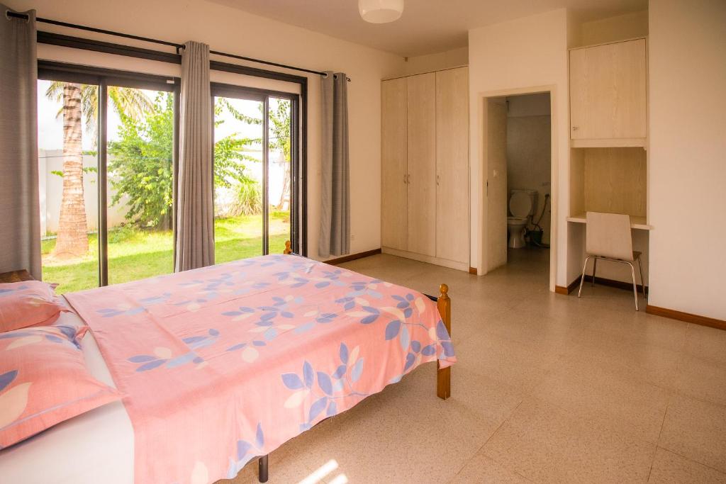 Postel nebo postele na pokoji v ubytování Villa Simone: Sunlit Beach Getaway w/ Pool + WIFI