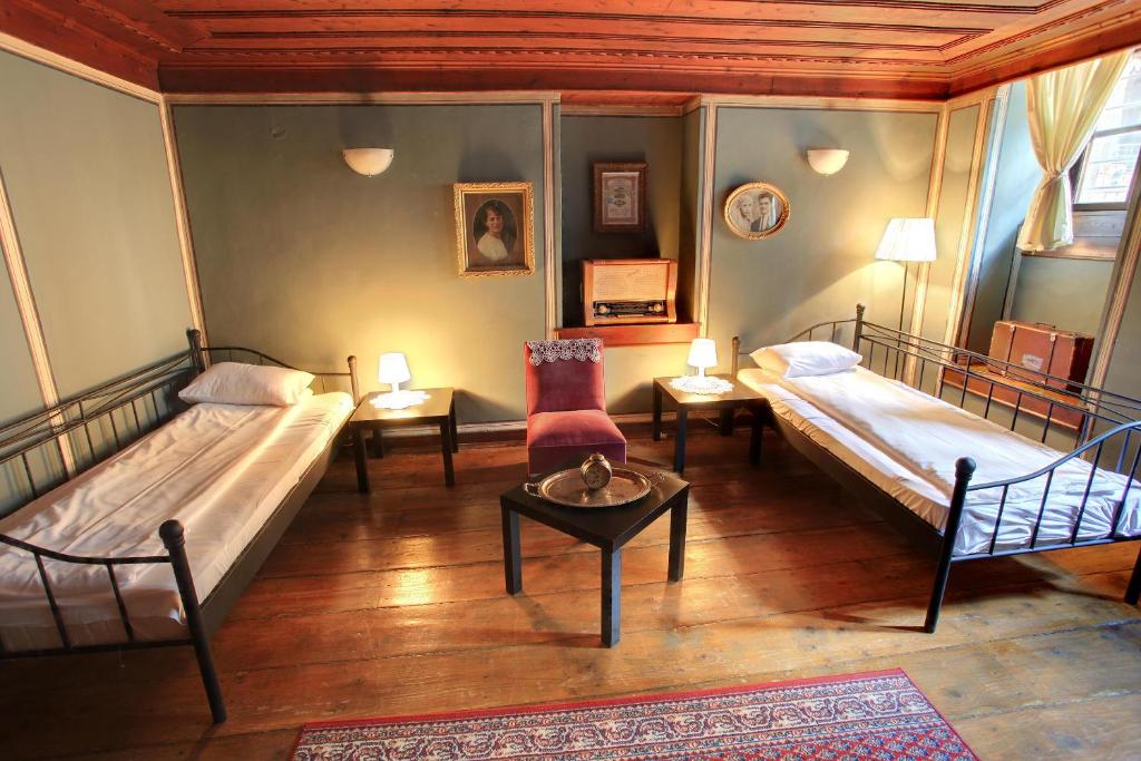 Guest House Old Plovdiv - Twin Room With Shared Bathroom