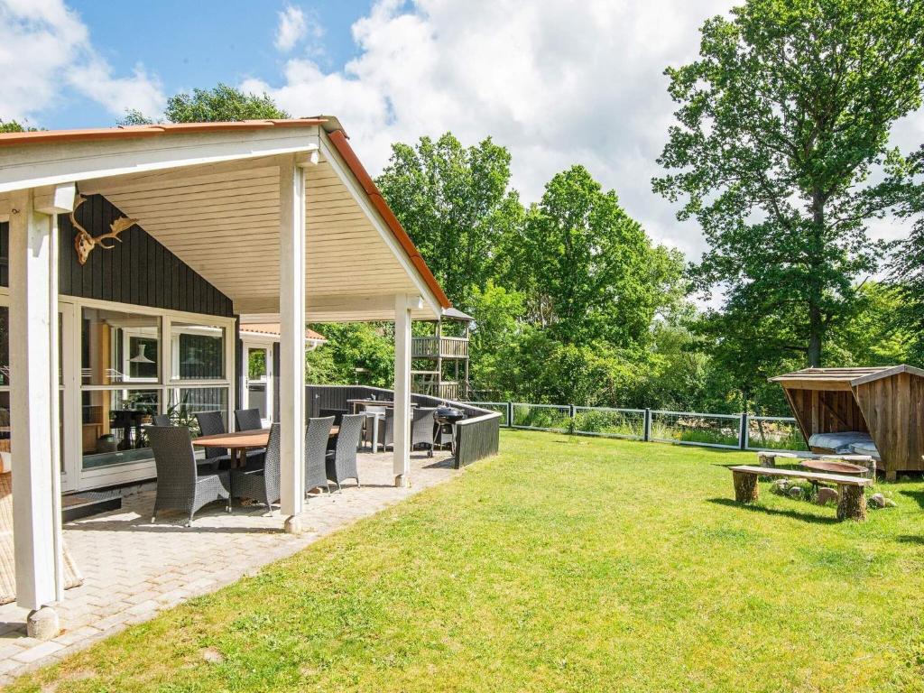 Zahrada ubytování 8 person holiday home in Glesborg-By Traum