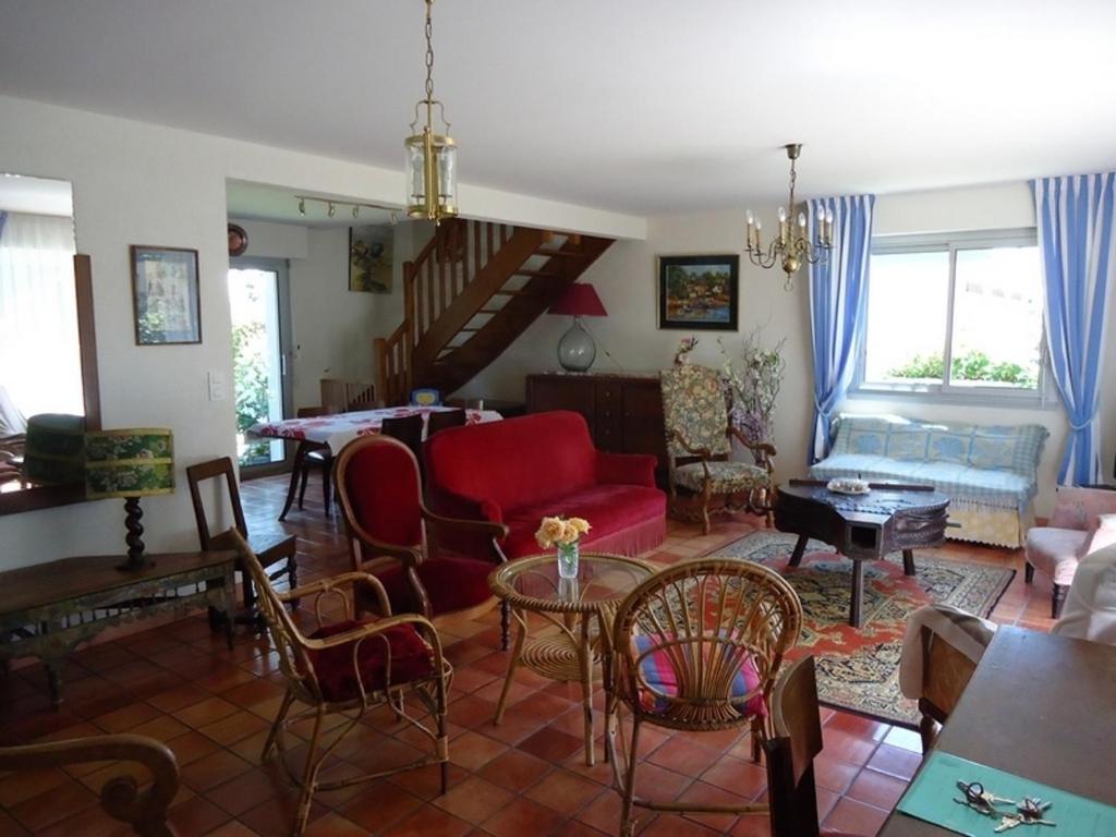 Posedenie v ubytovaní Maison calme à 150 m de la plage, Wi-Fi, 8 à 10 pers. - FR-1-639-68