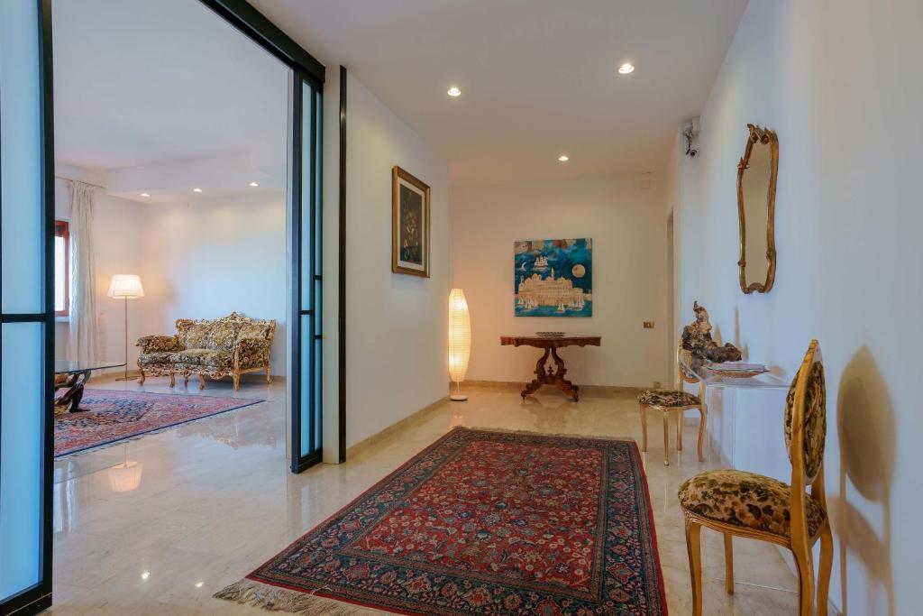 a hallway with a living room with chairs and a rug at Ai Marinai in Taranto