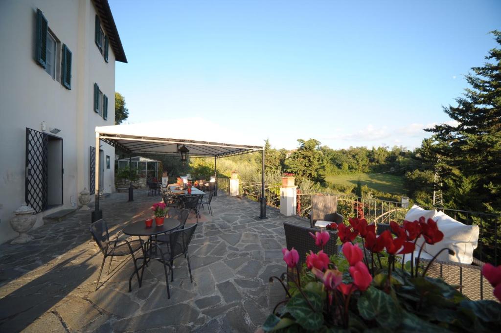 Um jardim no exterior de B&B Le Dimore Mezza Costa