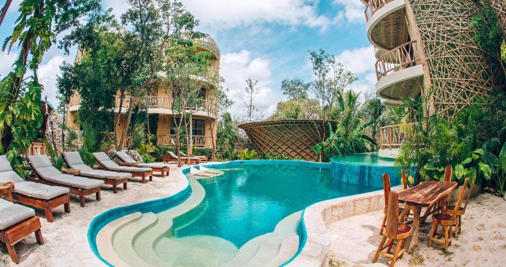 hotel con cenote tulum