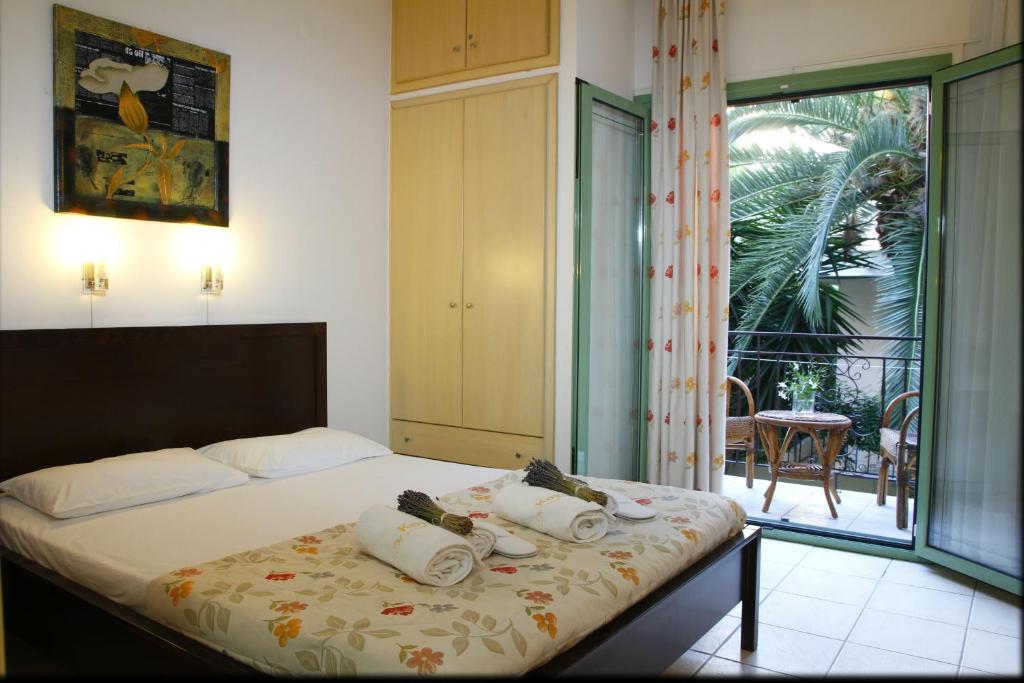 Postel nebo postele na pokoji v ubytování Hotel Kostis