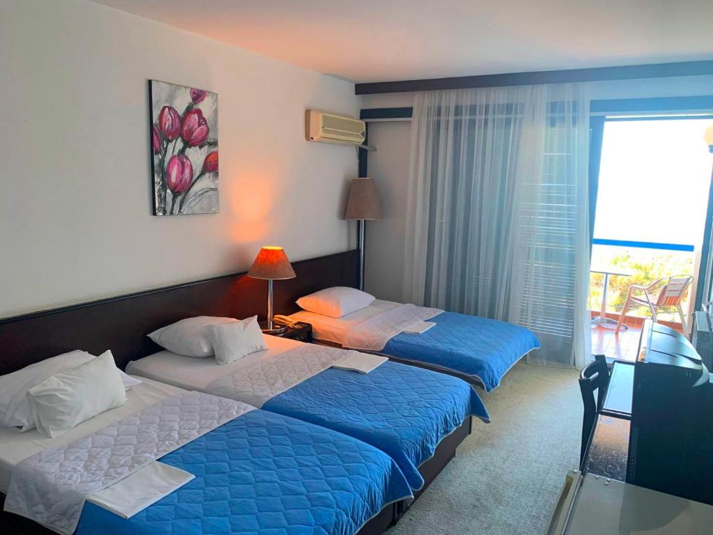 Postel nebo postele na pokoji v ubytování CORPUS B - Hotel Albatros