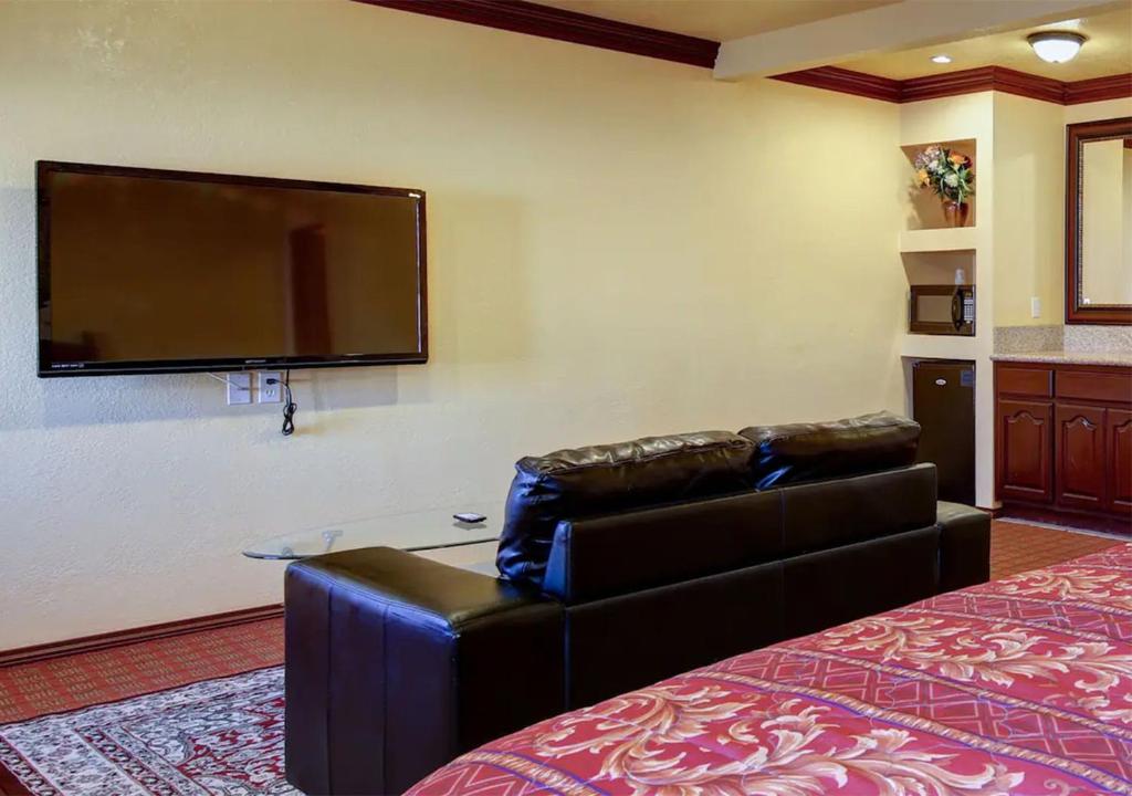 Welcome Inn - Deluxe King Room