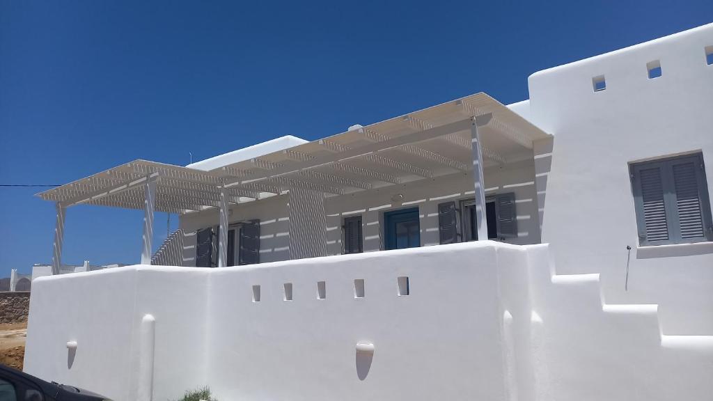 a white building with a roof on top of it at Villa sta Vasilika in Glinado Naxos