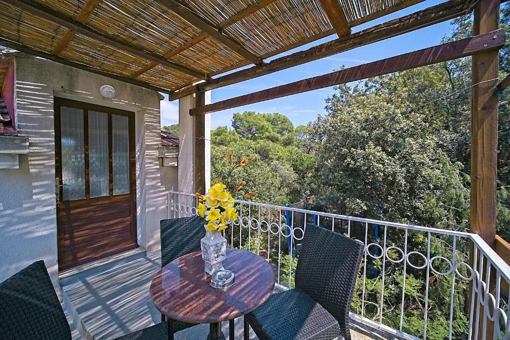 Balkón nebo terasa v ubytování Guest House Matana Pomena
