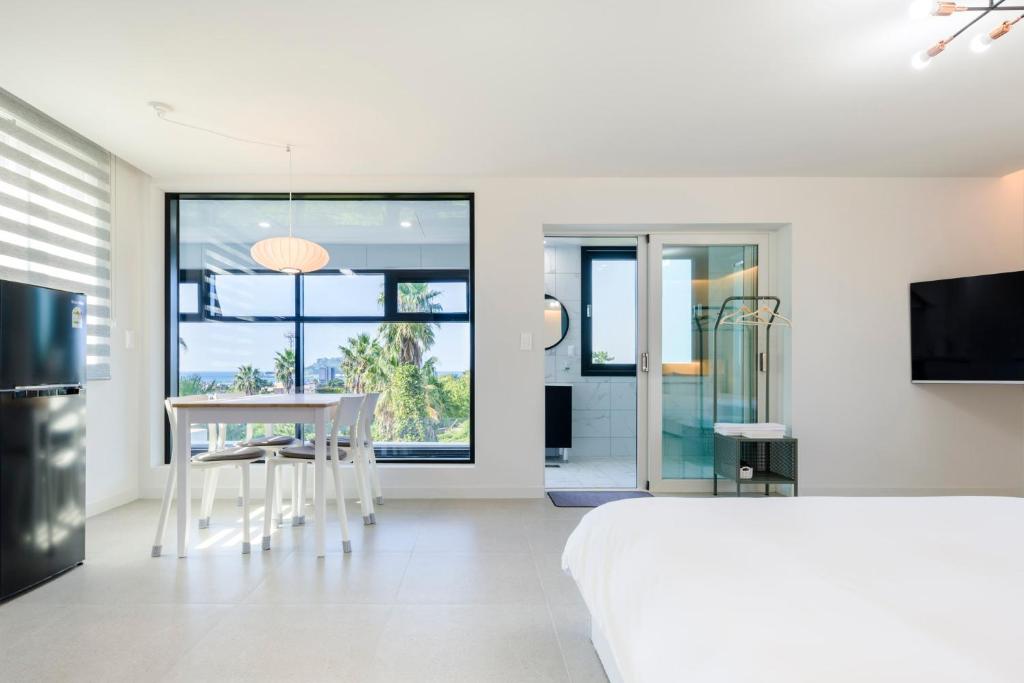 Liverpool & Spa - Double Or Twin Room With Swimming Pool Access