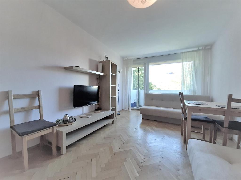 Televízia a/alebo spoločenská miestnosť v ubytovaní Your Best Apartment Kołobrzeska