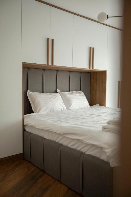 Postel nebo postele na pokoji v ubytování Pine Villas Brezovice