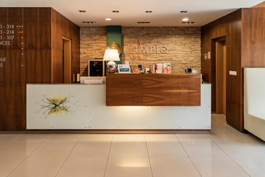 Kuchyňa alebo kuchynka v ubytovaní IMPIQ Hotel