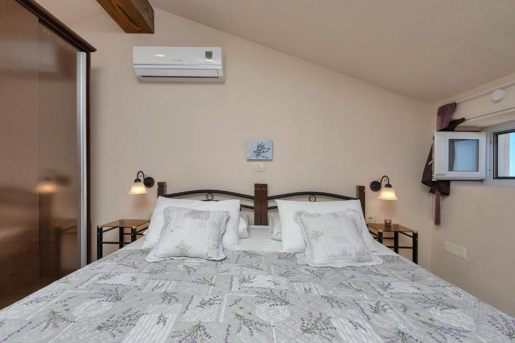 Posteľ alebo postele v izbe v ubytovaní Holiday House Nede