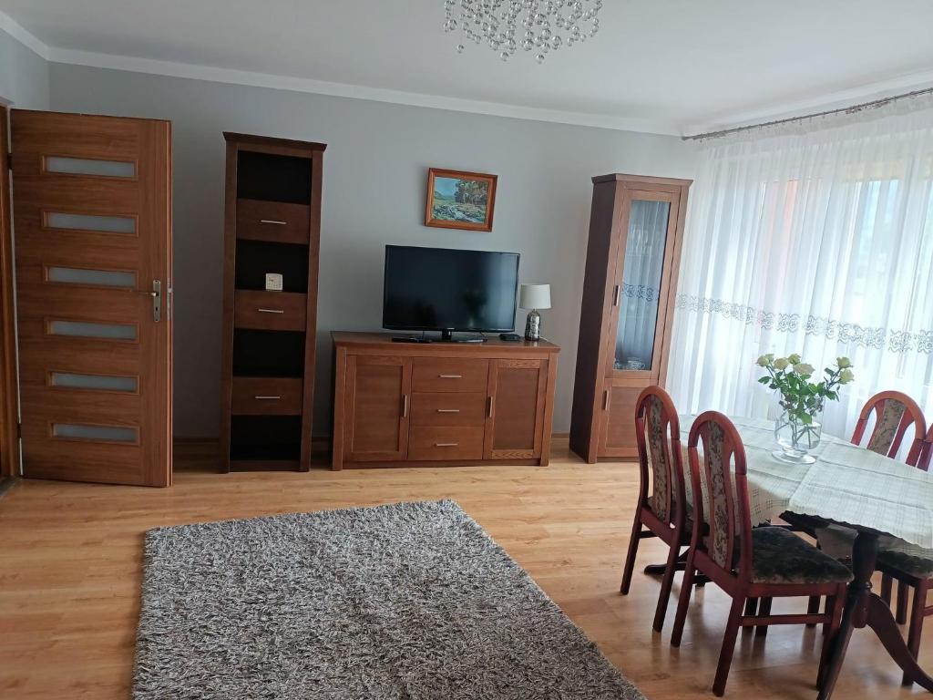 Uma TV ou centro de entretenimento em Apartament w Krynicy Zdrój