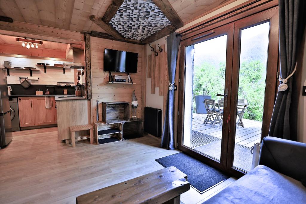Kuchyň nebo kuchyňský kout v ubytování Studio du Coin - Vue montagne, au calme, Terrasse - AravisTour