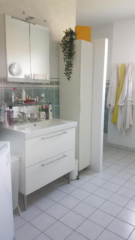 Kuchyňa alebo kuchynka v ubytovaní Chambre privée des 2 Clochers