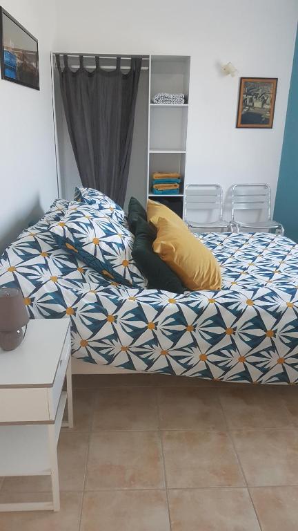Posteľ alebo postele v izbe v ubytovaní Chambre privée des 2 Clochers