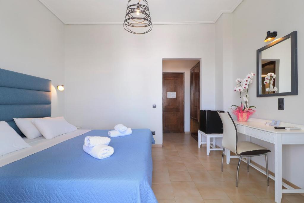 Postel nebo postele na pokoji v ubytování Alexis Hotel