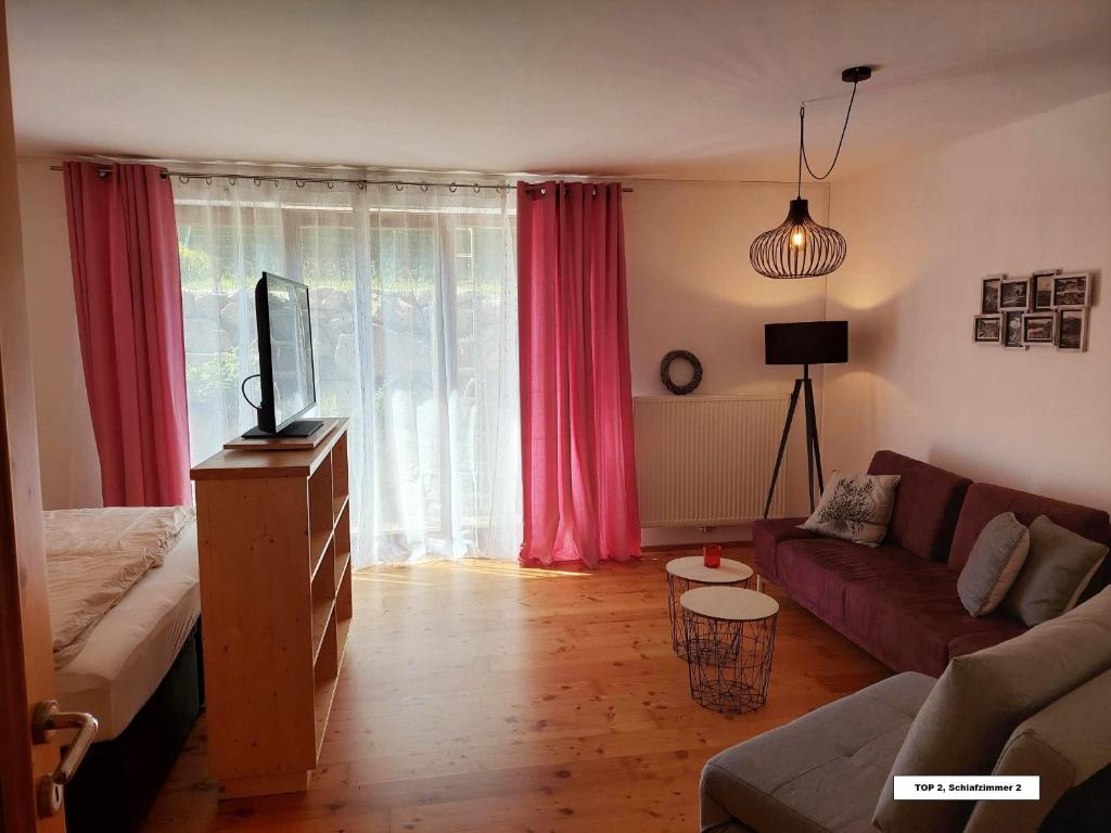 A television and/or entertainment centre at Appartement Bel Monte - Kärnten Card Sommer inklusive