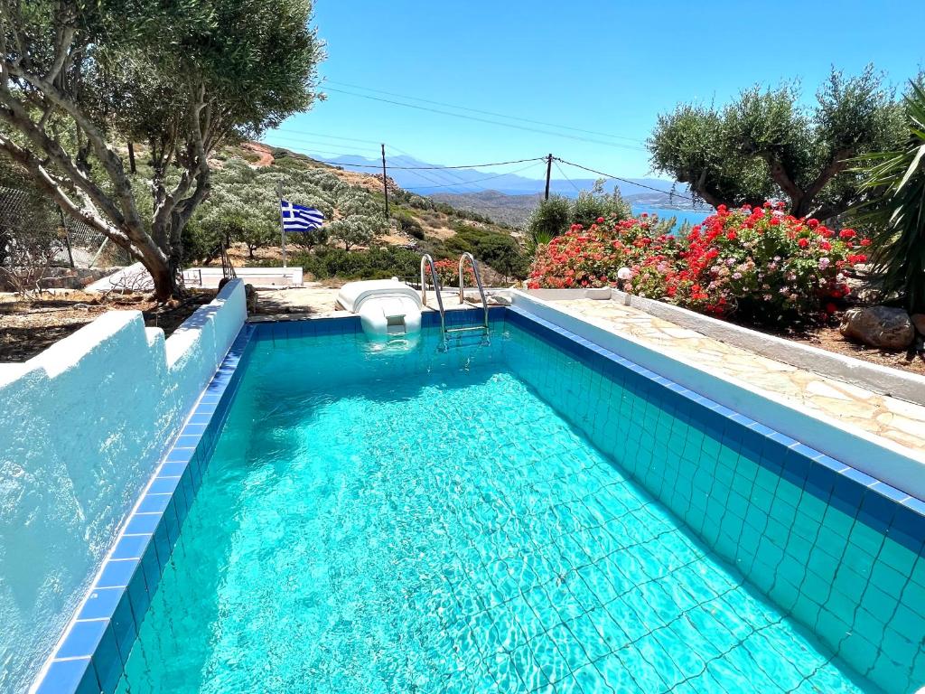 Fotografie z fotogalerie ubytování Beautiful Villa Helios with stunning sea view! v destinaci Vrouchas