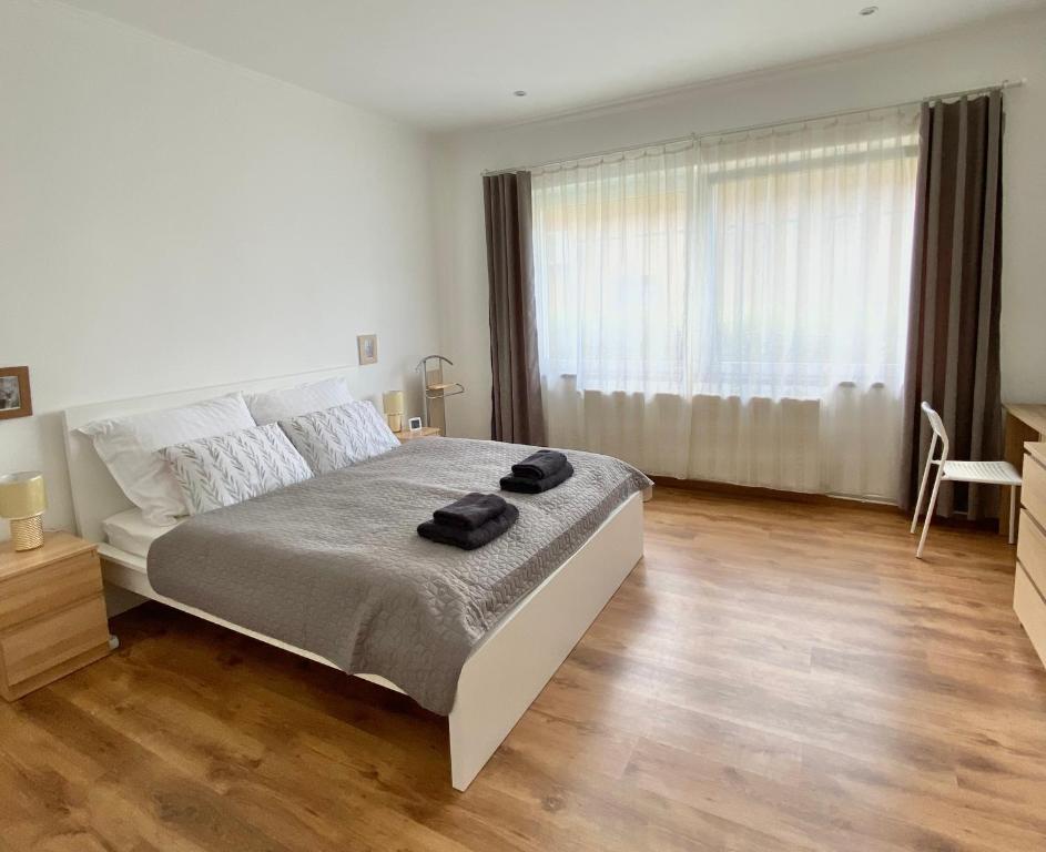 Postel nebo postele na pokoji v ubytování Luca Apartman