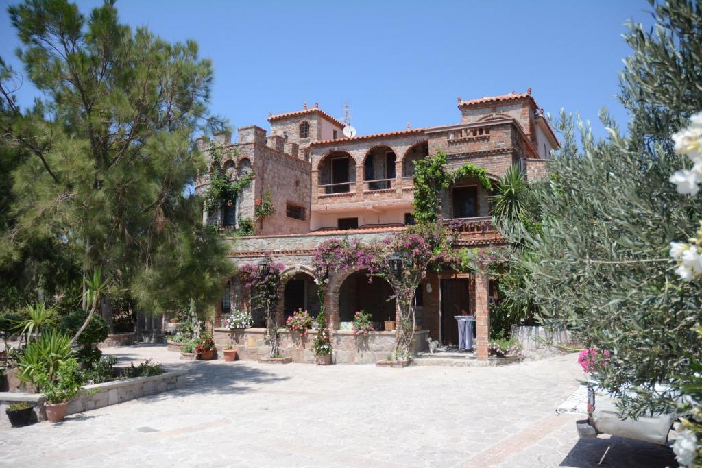 Lesvos Tower House Komninos - One-Bedroom House