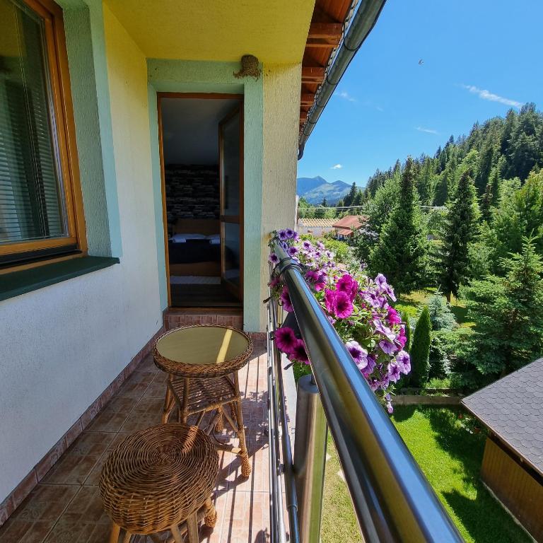 Balkón nebo terasa v ubytování Apartmány Habovka