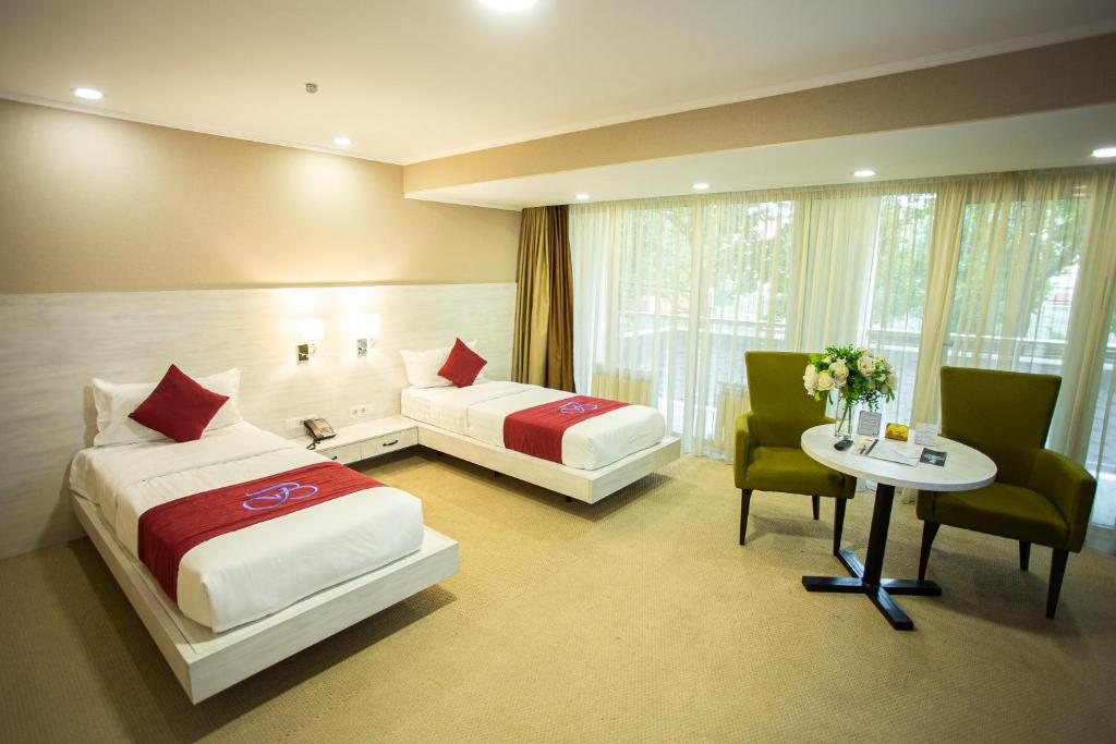 Кровать или кровати в номере B Hotel Bishkek